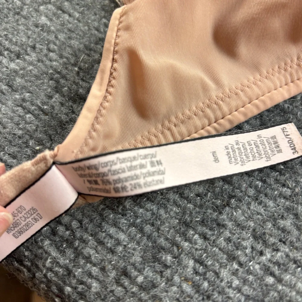 VICTORIA’S SECRET Womens Nude Demi Underwire Bra Size: 34DD